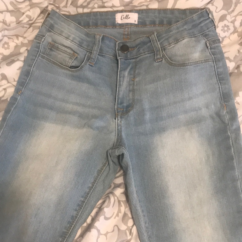 Light washed stretchy jeans